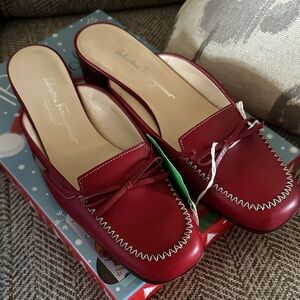 Salvatore Ferragamo slides size 9